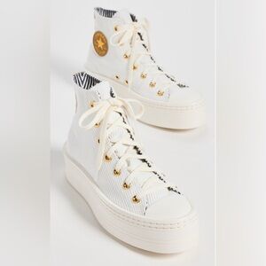 NWT Converse Chuck Taylor All Star Lift Sneakers